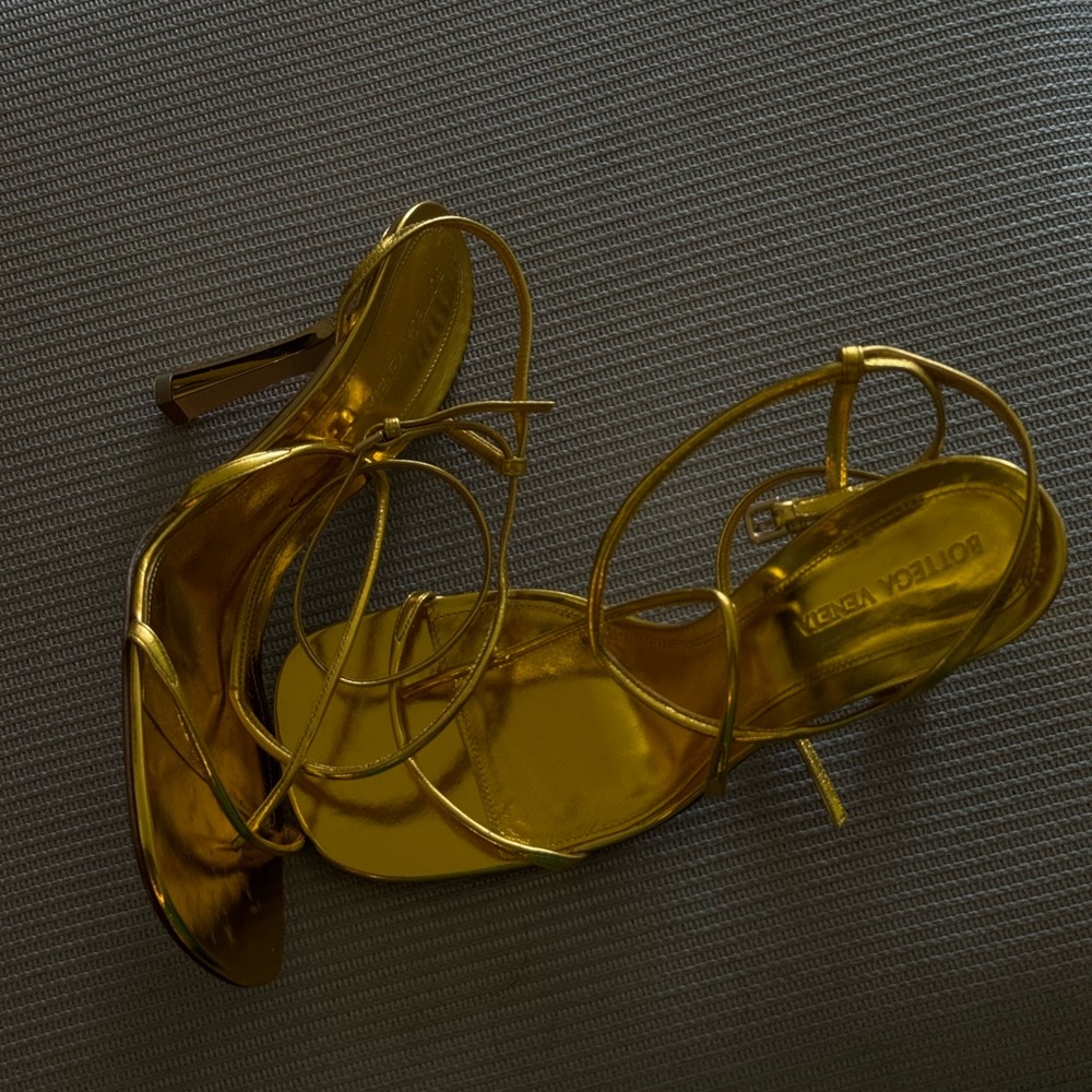 Line Leather Bottega Sandals